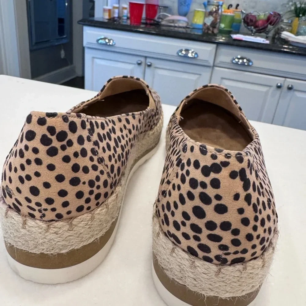 NEW! Dr Scholl’s Slip On Women’s shoes. Animal Print Woven, Flats Size 8.5 M